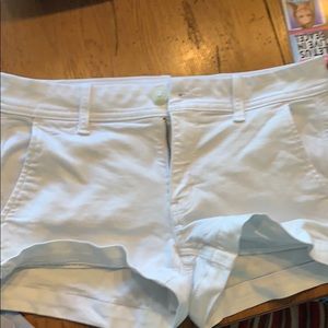American Eagle women’s white shorts 1 inch inseam